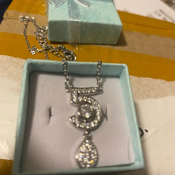 Dazzling Silver Necklace with Crystal Details - Picture 1 of 2